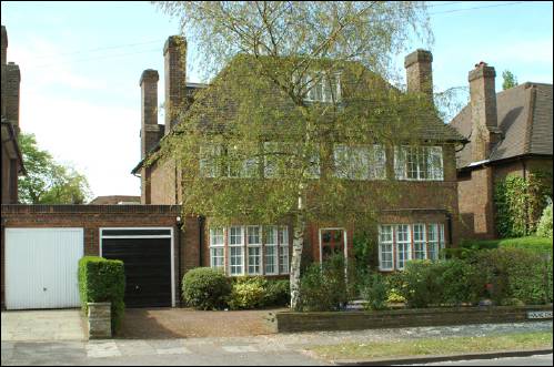 25 Holne Chase
